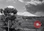 Standbild Vesuv Neapel Italien, 1944, aus Sekunde 22 historischem Filmmaterial Videoclip 65675026165