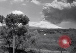 Standbild Vesuv Neapel Italien, 1944, aus Sekunde 24 historischem Filmmaterial Videoclip 65675026165