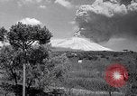 Standbild Vesuv Neapel Italien, 1944, aus Sekunde 25 historischem Filmmaterial Videoclip 65675026165
