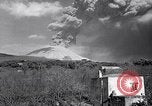 Standbild Vesuv Neapel Italien, 1944, aus Sekunde 52 historischem Filmmaterial Videoclip 65675026165