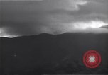 Immagine di Il Monte Vesuvio Napoli Italia, 1944, secondo 25 filmato di repertorio 65675026176