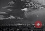 Standbild Vesuv Neapel Italien, 1944, aus Sekunde 57 historischem Filmmaterial Videoclip 65675026181