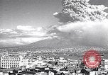 Standbild Vesuv Neapel Italien, 1944, aus Sekunde 27 historischem Filmmaterial Videoclip 65675026183