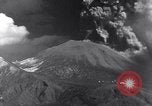 Standbild Vesuv Neapel Italien, 1944, aus Sekunde 30 historischem Filmmaterial Videoclip 65675026187