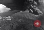 Standbild Vesuv Neapel Italien, 1944, aus Sekunde 32 historischem Filmmaterial Videoclip 65675026187