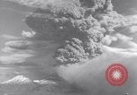 Standbild Vesuv Neapel Italien, 1944, aus Sekunde 15 historischem Filmmaterial Videoclip 65675026191