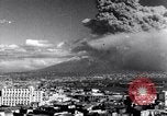 Standbild Vesuv Neapel Italien, 1944, aus Sekunde 27 historischem Filmmaterial Videoclip 65675026192