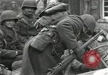 Standbild verlassen für vorne Aldenhoven Deutschland, 1944, aus Sekunde 10 historischem Filmmaterial Videoclip 65675026194