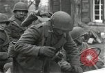 Standbild verlassen für vorne Aldenhoven Deutschland, 1944, aus Sekunde 11 historischem Filmmaterial Videoclip 65675026194
