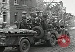 Standbild verlassen für vorne Aldenhoven Deutschland, 1944, aus Sekunde 26 historischem Filmmaterial Videoclip 65675026194