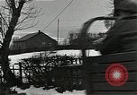 Standbild Vereinigte Staaten 2 Division Retreat Belgien, 1944, aus Sekunde 29 historischem Filmmaterial Videoclip 65675026195