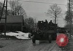 Standbild Vereinigte Staaten 2 Division Retreat Belgien, 1944, aus Sekunde 32 historischem Filmmaterial Videoclip 65675026195