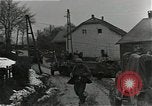 Standbild Vereinigte Staaten 2 Division Retreat Belgien, 1944, aus Sekunde 40 historischem Filmmaterial Videoclip 65675026195
