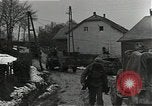 Standbild Vereinigte Staaten 2 Division Retreat Belgien, 1944, aus Sekunde 42 historischem Filmmaterial Videoclip 65675026195