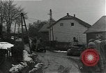 Standbild Vereinigte Staaten 2 Division Retreat Belgien, 1944, aus Sekunde 44 historischem Filmmaterial Videoclip 65675026195