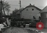 Standbild Vereinigte Staaten 2 Division Retreat Belgien, 1944, aus Sekunde 49 historischem Filmmaterial Videoclip 65675026195