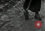 Standbild mine einfedern Wirtzfeld Belgien, 1944, aus Sekunde 51 historischem Filmmaterial Videoclip 65675026200