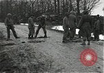 Standbild mine einfedern Wirtzfeld Belgien, 1944, aus Sekunde 53 historischem Filmmaterial Videoclip 65675026200