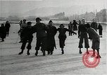 Standbild USA Medic Belgien, 1944, aus Sekunde 27 historischem Filmmaterial Videoclip 65675026209