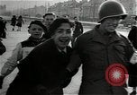 Standbild USA Medic Belgien, 1944, aus Sekunde 32 historischem Filmmaterial Videoclip 65675026209