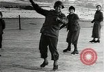 Standbild USA Medic Belgien, 1944, aus Sekunde 51 historischem Filmmaterial Videoclip 65675026209