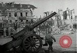 Standbild Ruinen von saarlautern (Saarlouis) Deutschland in Zweiten Weltkrieg Saarlautern Deutschland, 1944, aus Sekunde 45 historischem Filmmaterial Videoclip 65675026210
