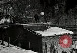 Immagine di Truppa prende le letture Poretta Italia, 1945, secondo 19 filmato di repertorio 65675026218