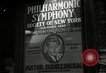 Immagine di I cartelloni presso la Carnegie Hall nel 1943 New York City USA, 1943, secondo 5 filmato di repertorio 65675026223