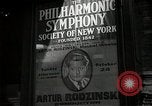 Immagine di I cartelloni presso la Carnegie Hall nel 1943 New York City USA, 1943, secondo 6 filmato di repertorio 65675026223