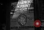 Immagine di I cartelloni presso la Carnegie Hall nel 1943 New York City USA, 1943, secondo 7 filmato di repertorio 65675026223