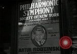 Immagine di I cartelloni presso la Carnegie Hall nel 1943 New York City USA, 1943, secondo 9 filmato di repertorio 65675026223