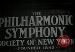 Immagine di I cartelloni presso la Carnegie Hall nel 1943 New York City USA, 1943, secondo 13 filmato di repertorio 65675026223