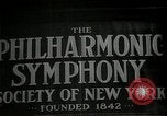 Immagine di I cartelloni presso la Carnegie Hall nel 1943 New York City USA, 1943, secondo 15 filmato di repertorio 65675026223