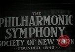 Immagine di I cartelloni presso la Carnegie Hall nel 1943 New York City USA, 1943, secondo 16 filmato di repertorio 65675026223