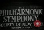 Immagine di I cartelloni presso la Carnegie Hall nel 1943 New York City USA, 1943, secondo 17 filmato di repertorio 65675026223