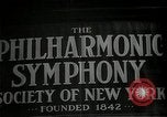 Immagine di I cartelloni presso la Carnegie Hall nel 1943 New York City USA, 1943, secondo 21 filmato di repertorio 65675026223