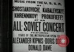 Immagine di I cartelloni presso la Carnegie Hall nel 1943 New York City USA, 1943, secondo 22 filmato di repertorio 65675026223