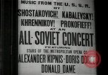 Immagine di I cartelloni presso la Carnegie Hall nel 1943 New York City USA, 1943, secondo 25 filmato di repertorio 65675026223