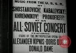 Immagine di I cartelloni presso la Carnegie Hall nel 1943 New York City USA, 1943, secondo 26 filmato di repertorio 65675026223