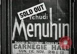Immagine di I cartelloni presso la Carnegie Hall nel 1943 New York City USA, 1943, secondo 53 filmato di repertorio 65675026223