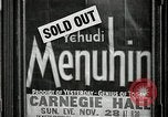 Immagine di I cartelloni presso la Carnegie Hall nel 1943 New York City USA, 1943, secondo 54 filmato di repertorio 65675026223