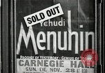 Immagine di I cartelloni presso la Carnegie Hall nel 1943 New York City USA, 1943, secondo 57 filmato di repertorio 65675026223
