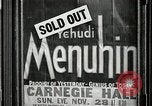 Immagine di I cartelloni presso la Carnegie Hall nel 1943 New York City USA, 1943, secondo 58 filmato di repertorio 65675026223