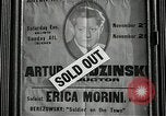 Immagine di I cartelloni presso la Carnegie Hall nel 1943 New York City USA, 1943, secondo 62 filmato di repertorio 65675026223