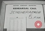 Immagine di Serge Koussevitzky dirige la Boston Symphony Massachusetts United States USA, 1943, secondo 6 filmato di repertorio 65675026225