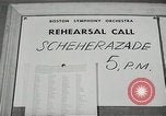 Immagine di Serge Koussevitzky dirige la Boston Symphony Massachusetts United States USA, 1943, secondo 7 filmato di repertorio 65675026225