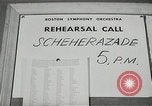 Immagine di Serge Koussevitzky dirige la Boston Symphony Massachusetts United States USA, 1943, secondo 8 filmato di repertorio 65675026225
