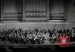 Immagine di Serge Koussevitzky dirige la Boston Symphony Massachusetts United States USA, 1943, secondo 18 filmato di repertorio 65675026225