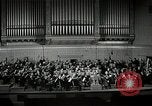Immagine di Serge Koussevitzky dirige la Boston Symphony Massachusetts United States USA, 1943, secondo 19 filmato di repertorio 65675026225