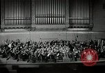 Immagine di Serge Koussevitzky dirige la Boston Symphony Massachusetts United States USA, 1943, secondo 31 filmato di repertorio 65675026225